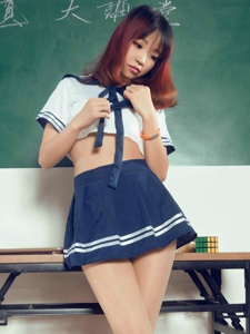 肉丝制服美女Liya在学校里的清纯写真