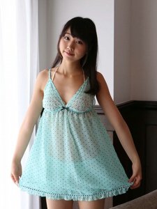 可爱蕾丝裙日本嫩模高岡未來私房诱惑写真